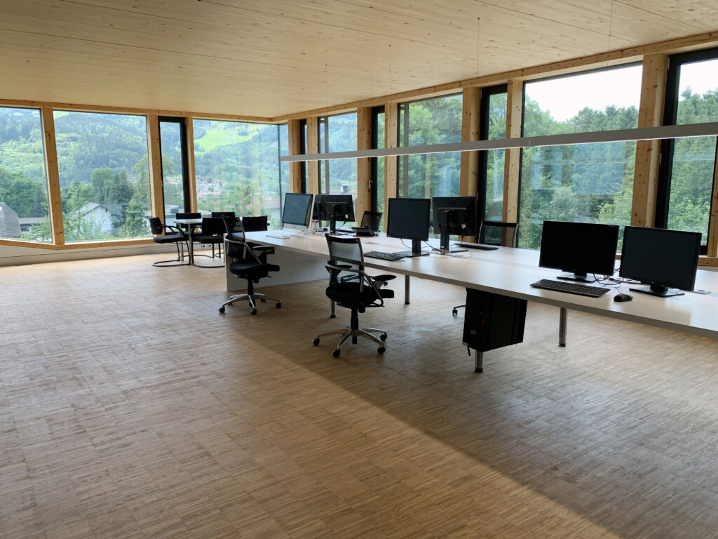 Bild1_Schreibtische quer